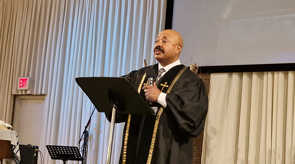 በኪችነር ቤቴል የኢትዮጵያ ወንጌላዊት ቤተክርስቲያን ሁለት ተጨማሪ መጋቢዎችን ሾመች፡፡  Bethel Ethiopian Evangelical Church in Kitchener appointed two pastors